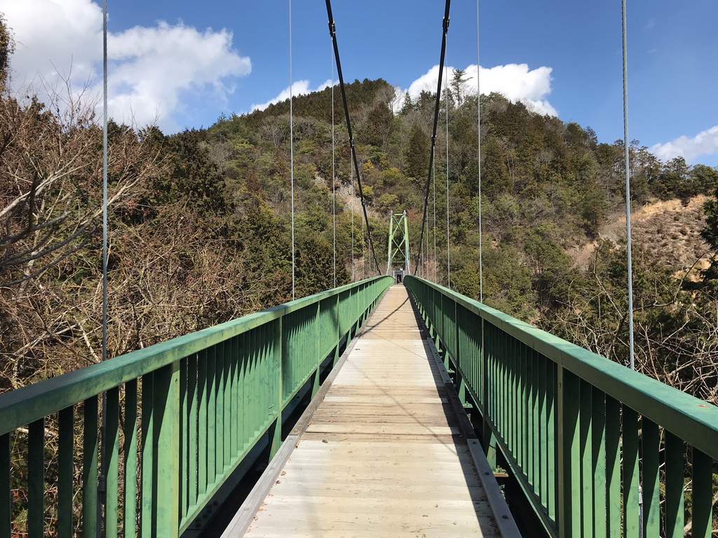 備中松山城 小松山城跡 の先には大松山城跡と吊り橋が