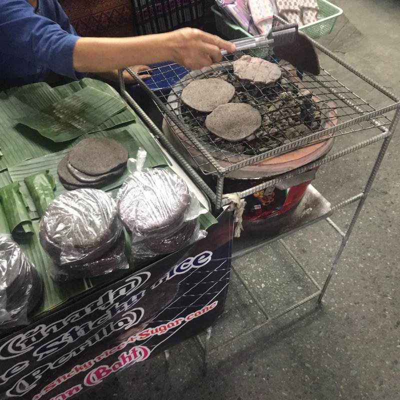 チェンライナイトバザールの中の屋台