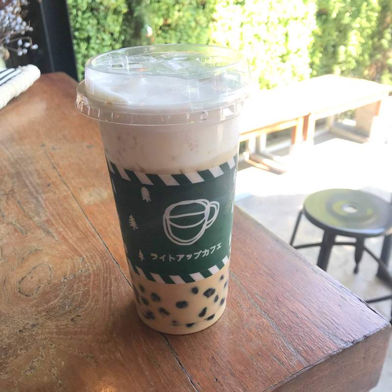 チェンマイの人気カフェ「Light Up Cafe」はタピオカミルティーが美味しい