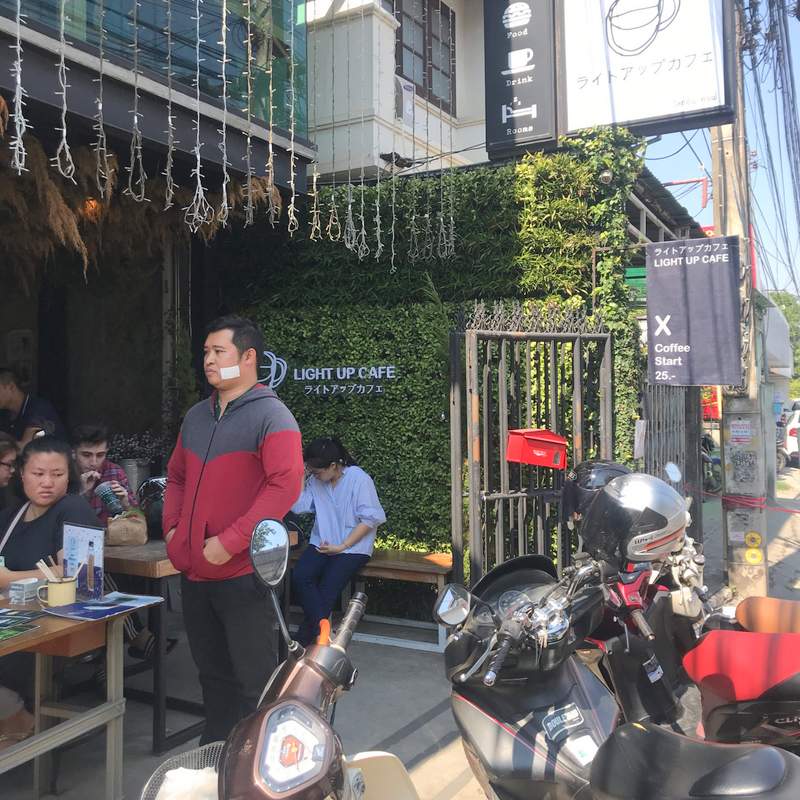 チェンマイの人気カフェ「Light Up Cafe」はタピオカミルティーが美味しい