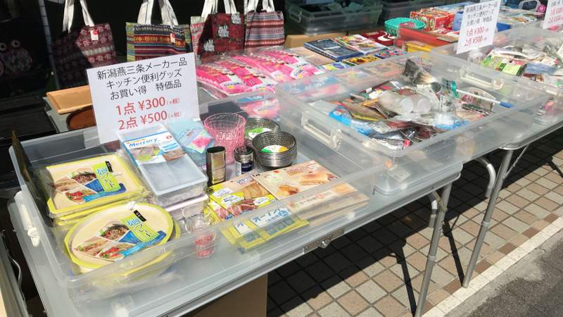 草加駅前に1日限定でポップアップストアを出店した風景