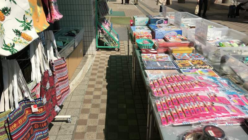 草加駅前に1日限定でポップアップストアを出店した風景