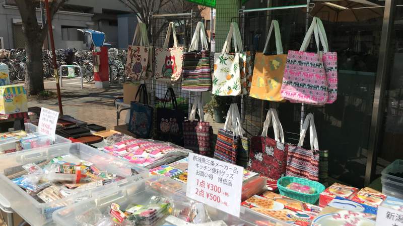草加駅前に1日限定でポップアップストアを出店した風景