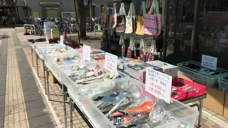 草加駅前に1日限定でポップアップストアを出店した風景