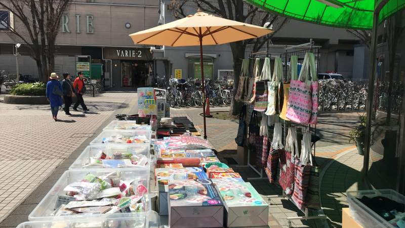 草加駅前に1日限定でポップアップストアを出店した風景