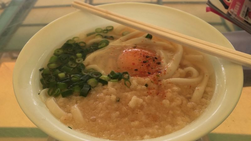 桜島フェリーの中で食べた月見うどん