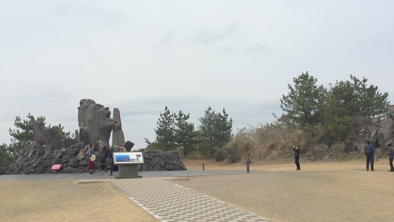 赤水展望広場にある叫びの肖像は長渕剛さんのモニュメントとのこと