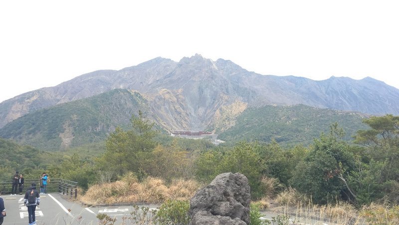 桜島の湯之平展望所で記念撮影しました