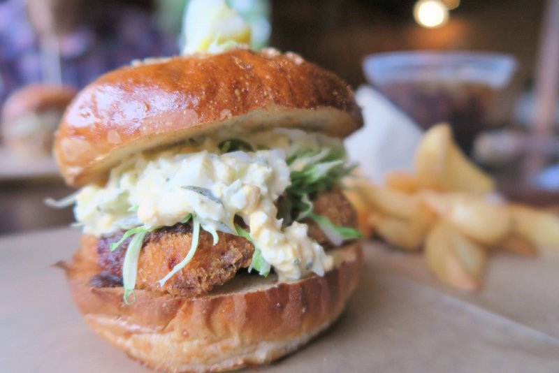 鹿児島市の郊外の丘の上にある素敵なマザルバカフェのハンバーガーは美味しかった