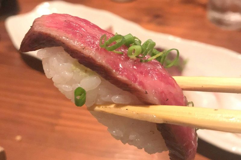 鹿児島天文館にある藁焼き専門店の赤衛門（あかえもん）さんでカツオや黒毛和牛のわら焼きを食べました