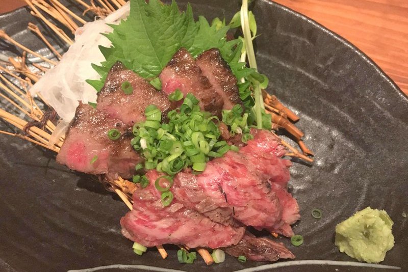 鹿児島天文館にある藁焼き専門店の赤衛門（あかえもん）さんでカツオや黒毛和牛のわら焼きを食べました