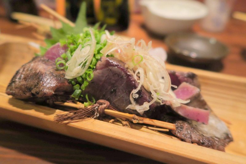 鹿児島天文館にある藁焼き専門店の赤衛門（あかえもん）さんでカツオや黒毛和牛のわら焼きを食べました