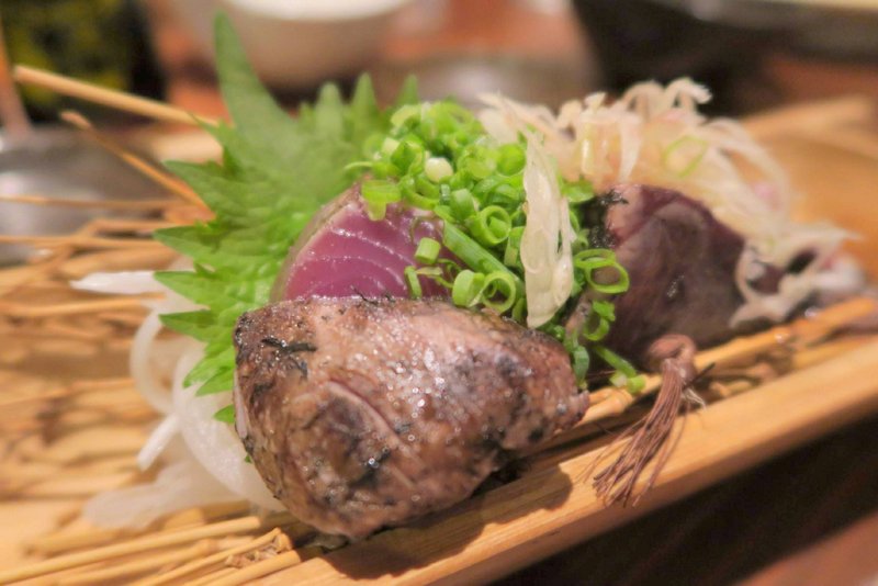 鹿児島天文館にある藁焼き専門店の赤衛門（あかえもん）さんでカツオや黒毛和牛のわら焼きを食べました