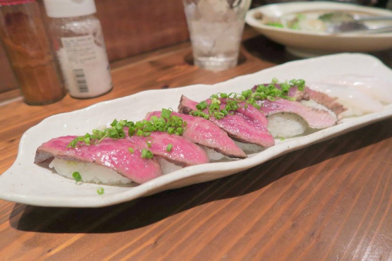 鹿児島天文館にある藁焼き専門店の赤衛門（あかえもん）さんでカツオや黒毛和牛のわら焼きを食べました