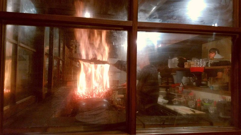 鹿児島天文館にある藁焼き専門店の赤衛門（あかえもん）さんでカツオや黒毛和牛のわら焼きを食べました