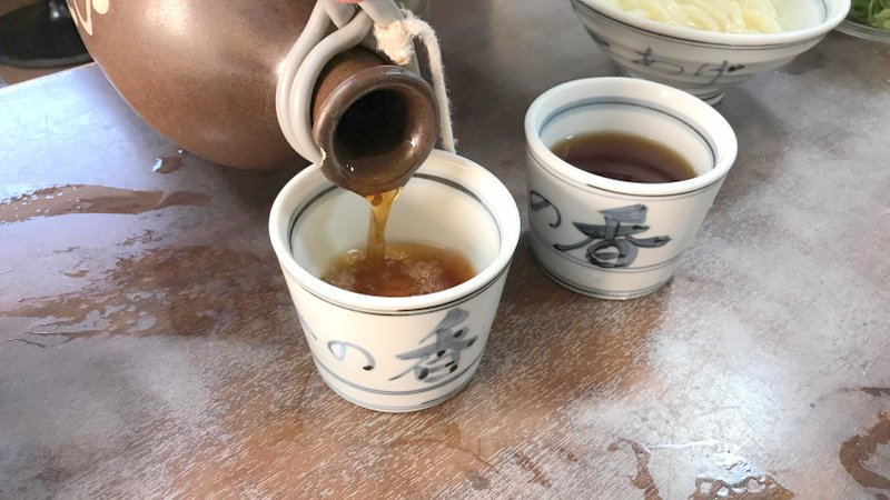 香川県にある、釜揚げうどんが美味しいことで有名な「長田in香の香」でシンプルなうどんを楽しみました。