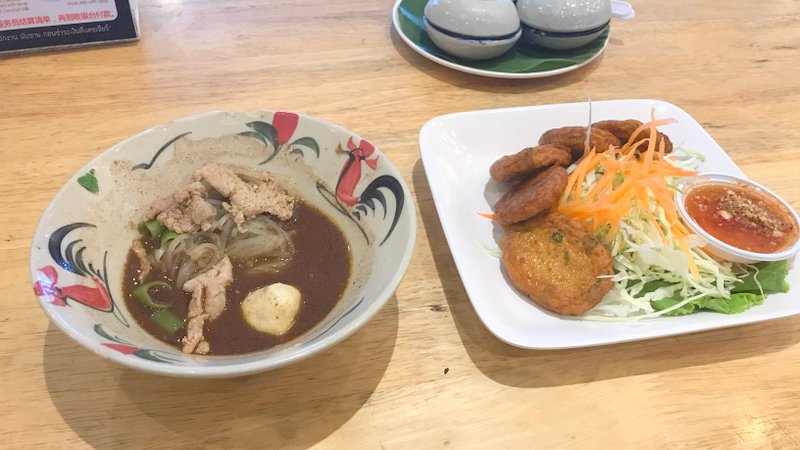 タイのバンコクで食べたポークヌードル