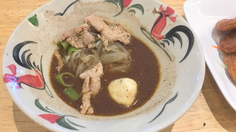 タイのバンコクで食べたポークヌードル