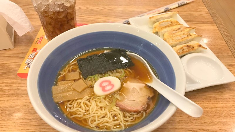 セントラルフェスティバルパタヤで食べた８ラーメン餃子セット